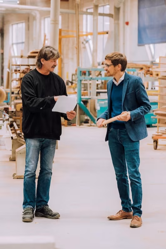 Stefan Appelhans discussing a project on the factory floor