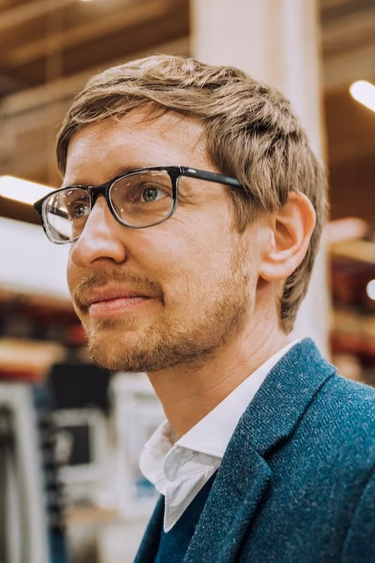Stefan Appelhans in the Sorpetaler workshop