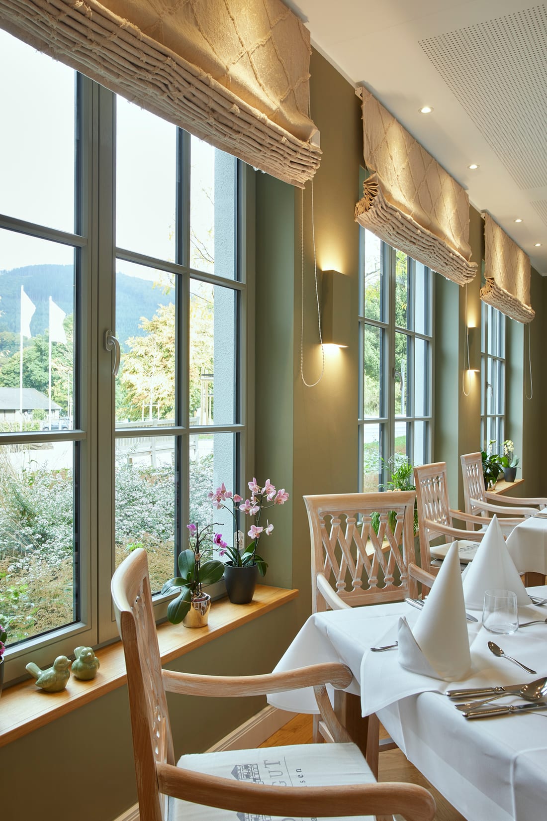 Row of Sorpetaler windows in an elegant restaurant interior